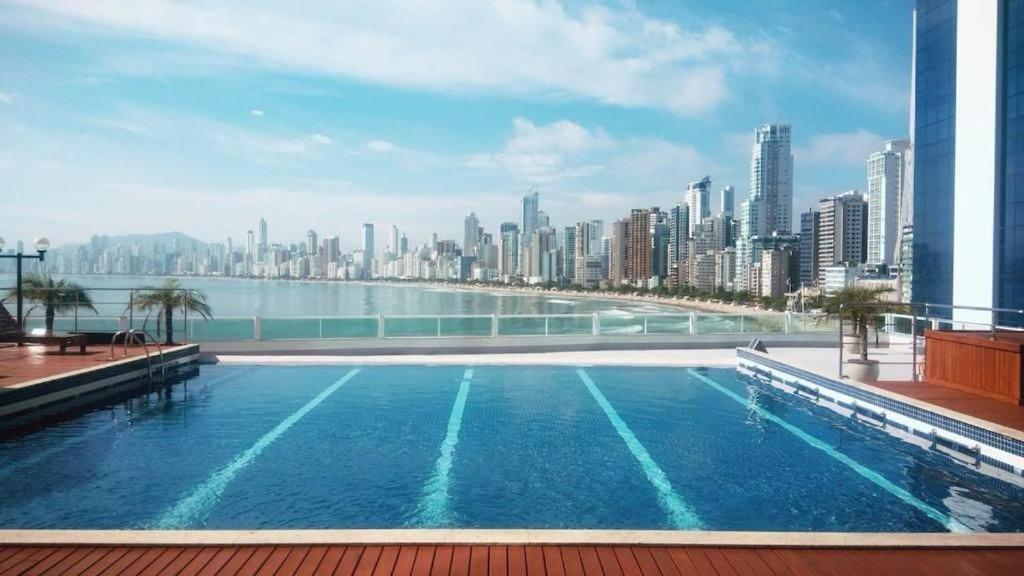 Flat Dubai Brasileira - Piscina Frente Mar - *